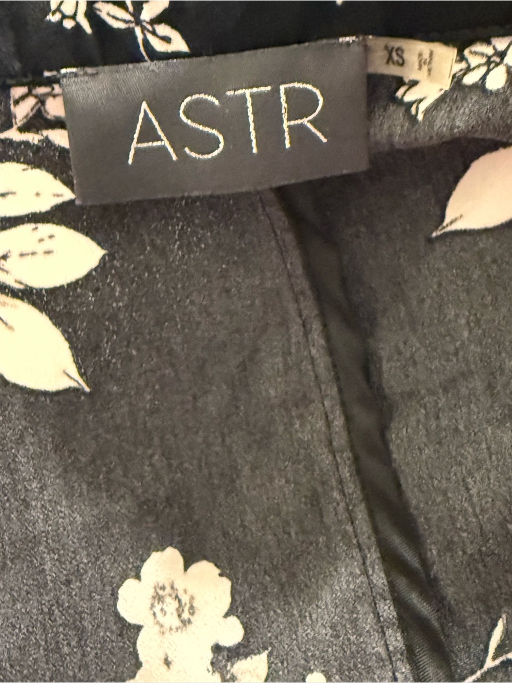 ASTR the Label Floral Open Front Drape Blazer, Size XS - Picture 3 of 8